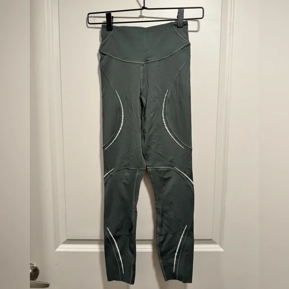 Lululemon Base Pace HR Reflective Tight 25” - Picture 2 of 6